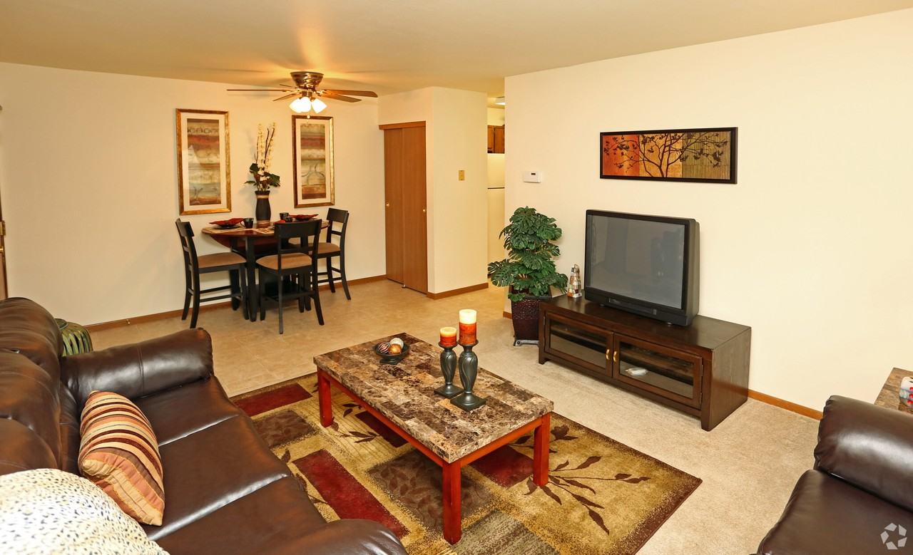 Deckner Manor Apartment Homes Apartments 2021 Deckner Ave, Green Bay