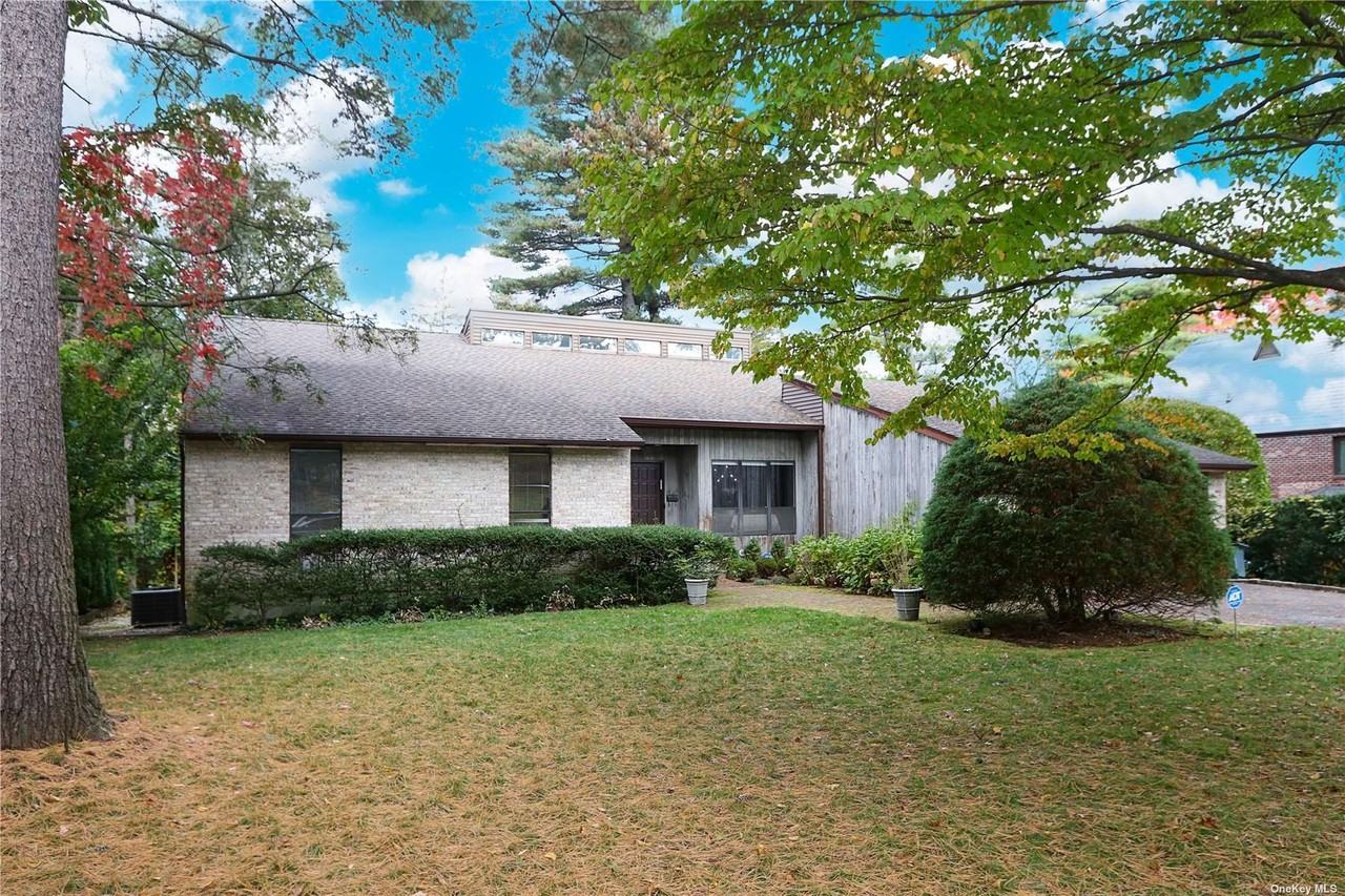 35 Old Pond Rd, Great Neck, NY 11023 4 Bedroom House for 9,800/month