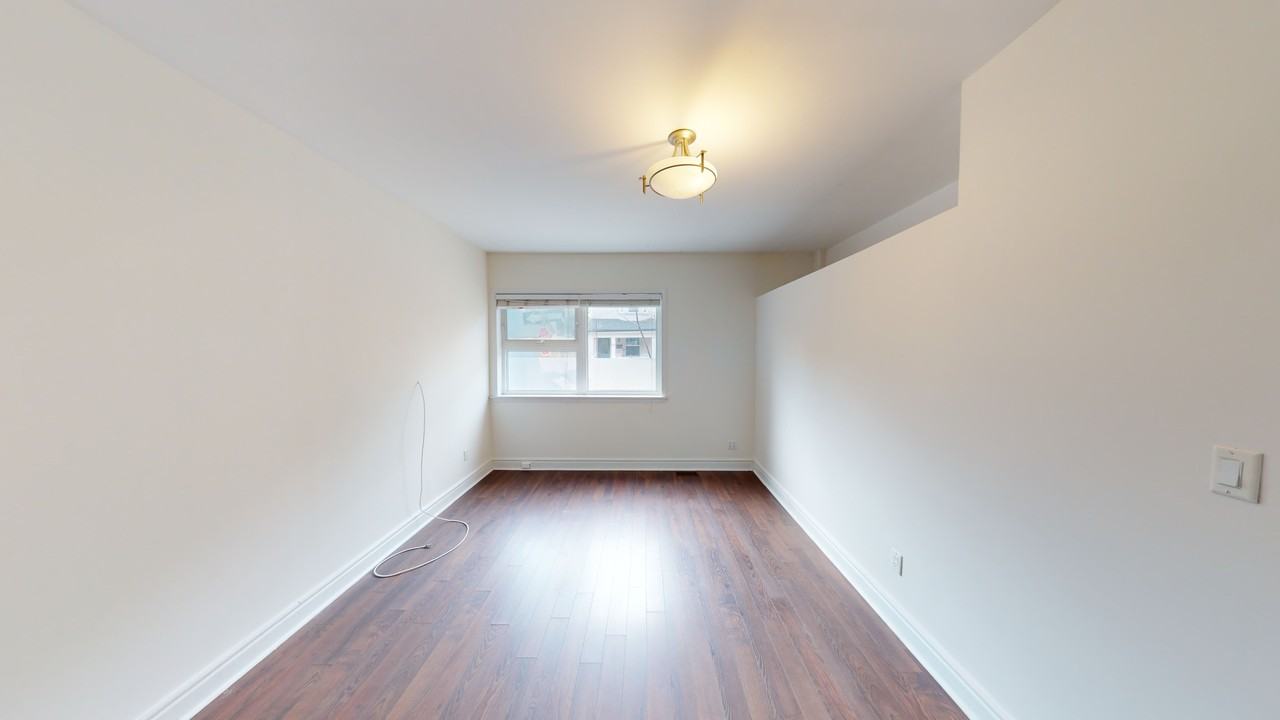 QUEEN ST E & KNOX AVE. Apartments 109 Knox Ave, Toronto, ON M4L 2P1