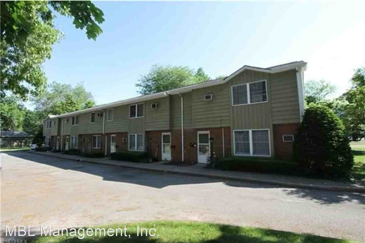 2 bedroom Townhome Apartments 298 Mentor Ave, Painesville, OH 44077
