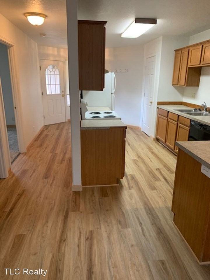 18981900 S. 6th Street Apartments 1898 S 6th St, Cottage Grove, OR