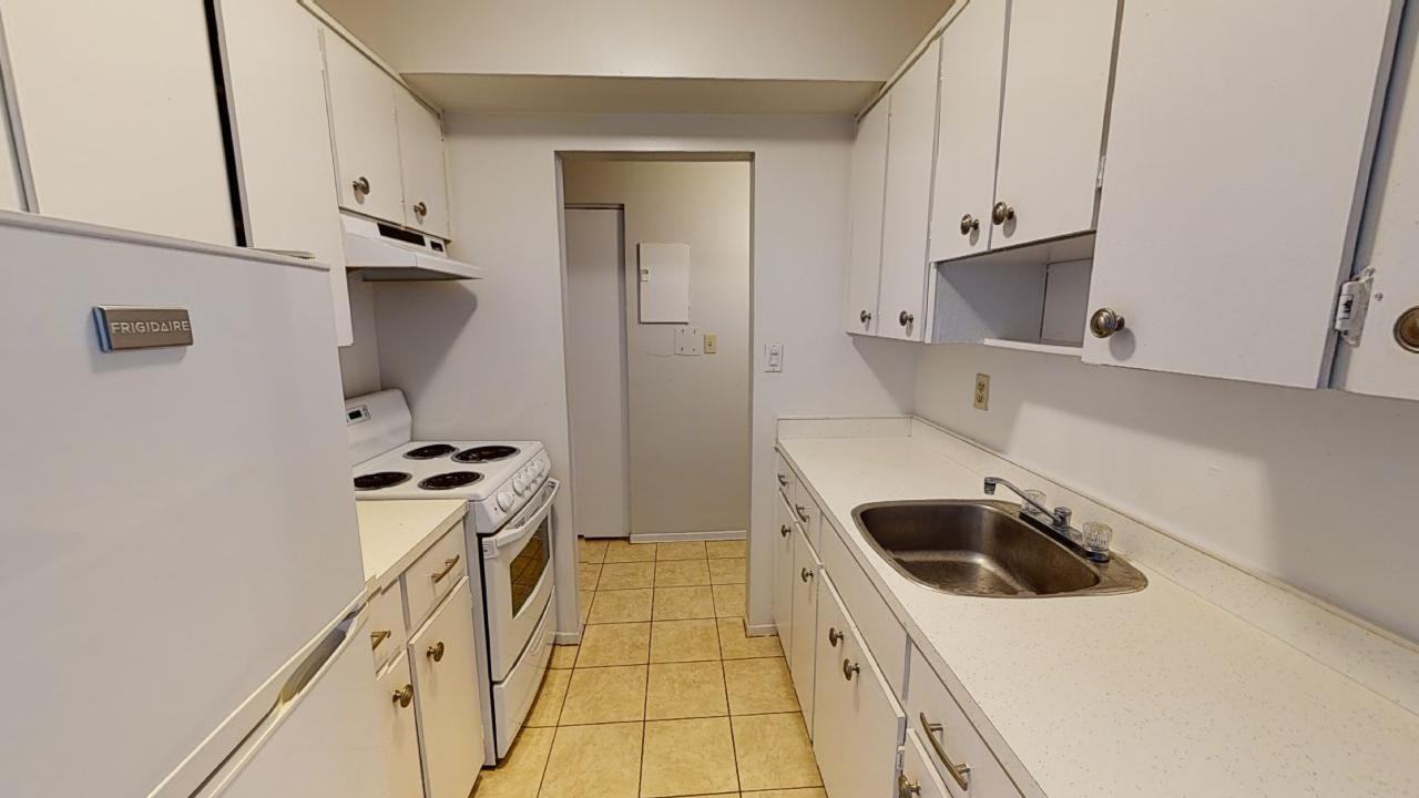 Tecumseh Court Apartments 3820 Tecumseh Rd E, Windsor, ON N8W 1J2