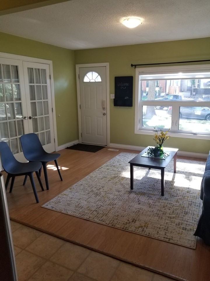 Beautiful Three Bedroom Plus Den House And Double Garage Minutes Away