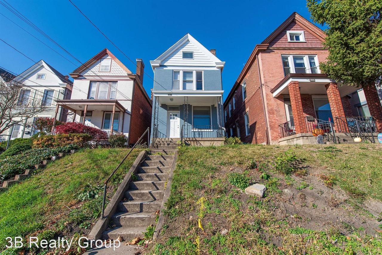 Student Housing, Bedrooms available in Clifton Gaslight District! Apartments 2421 Fairview Ave