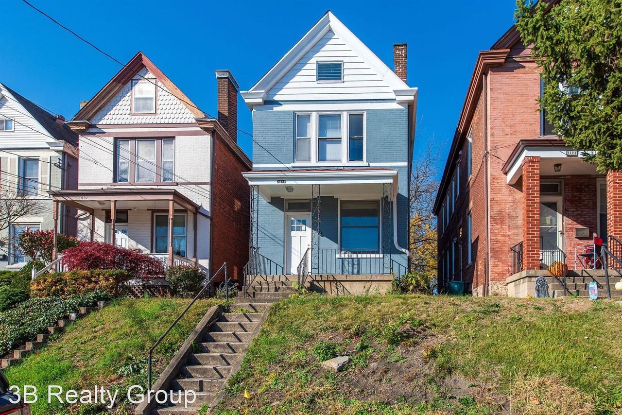 Student Housing, Bedrooms available in Clifton Gaslight District! Apartments 2421 Fairview Ave