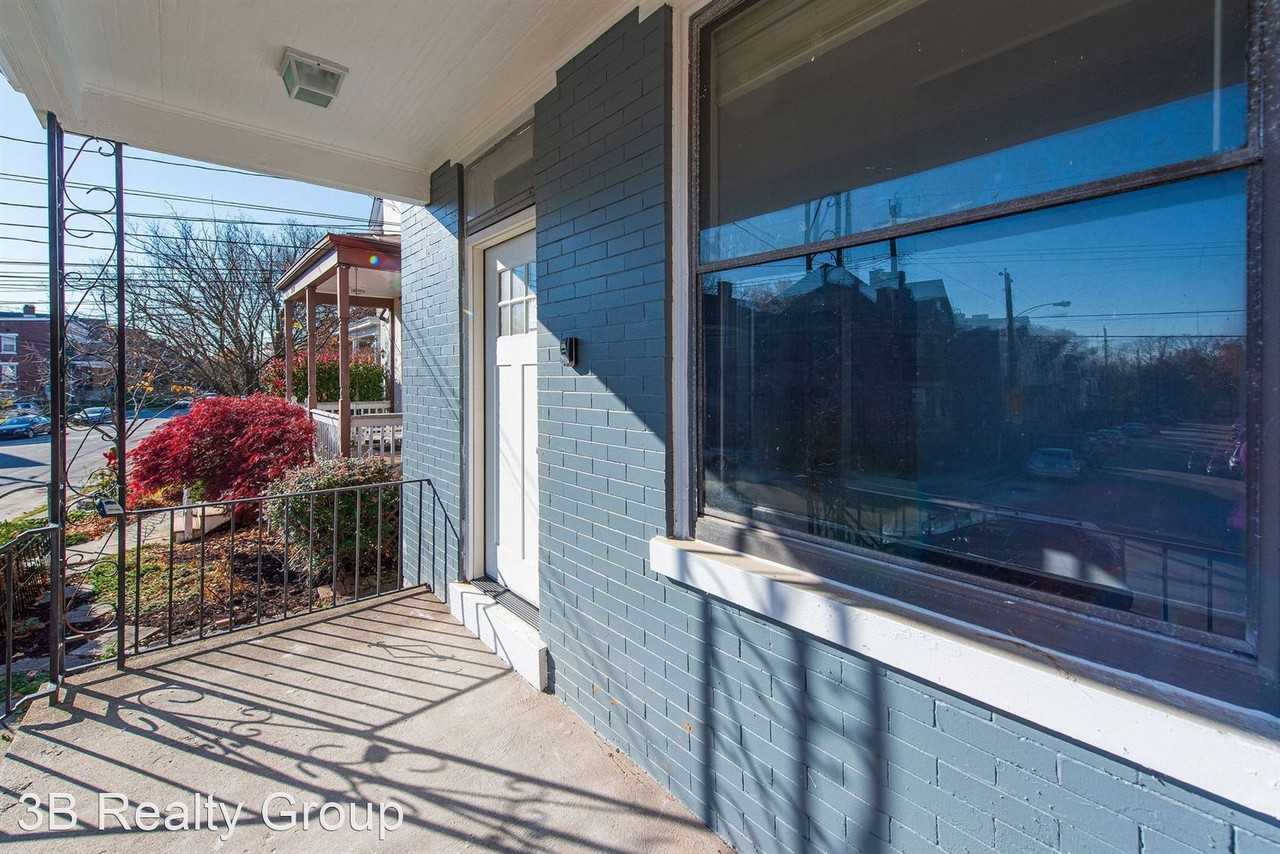 Student Housing, Bedrooms available in Clifton Gaslight District! Apartments 2421 Fairview Ave