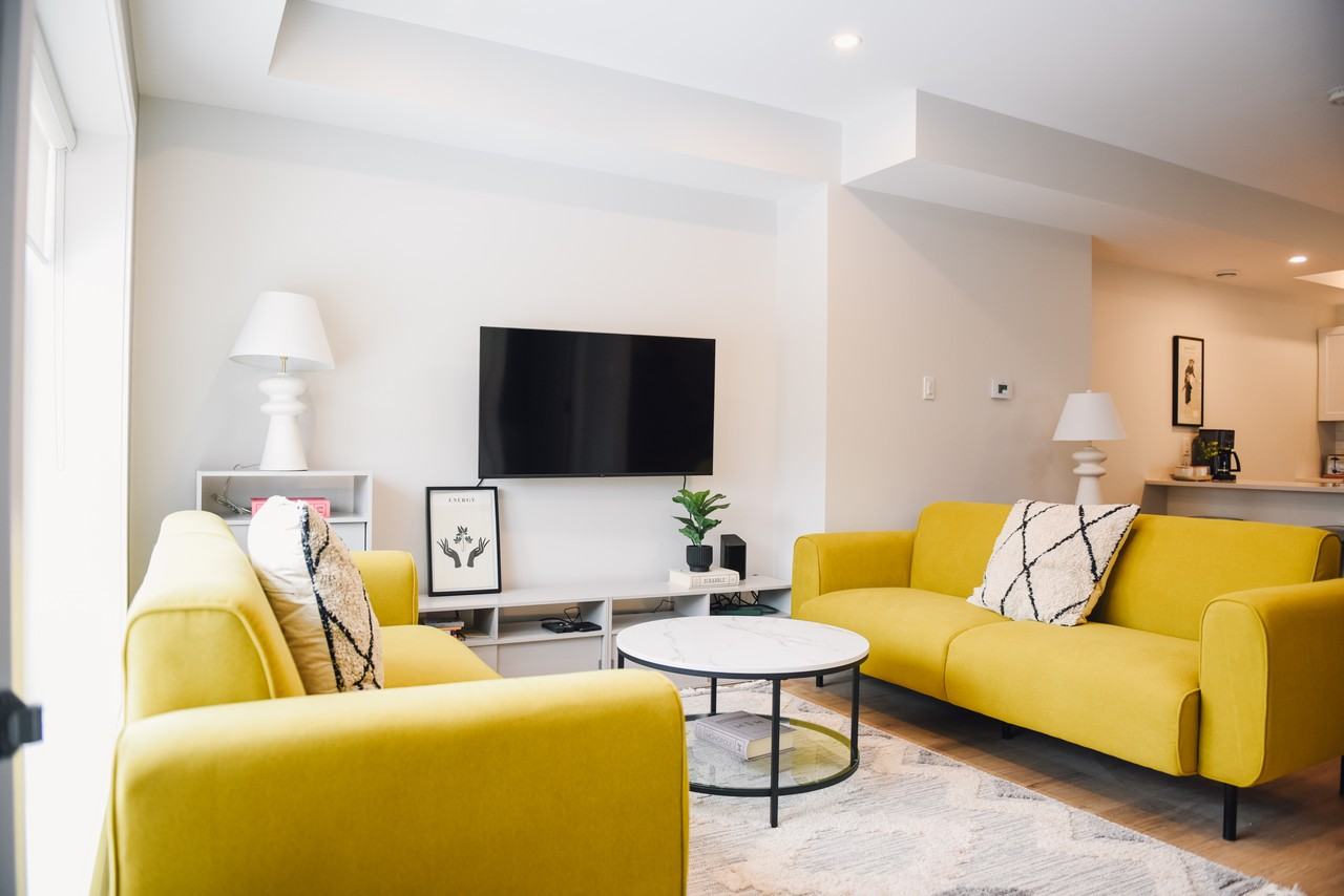 547 Des Meurons Street, Winnipeg, MB R2H 2P6 4 Bedroom Apartment for