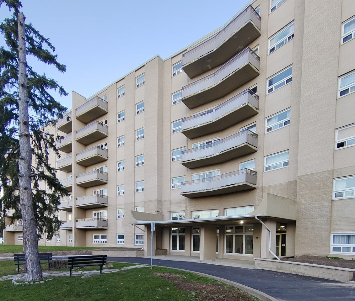 Squire Apartment Apartments 20 Tremont Drive, St. Catharines, ON L2T
