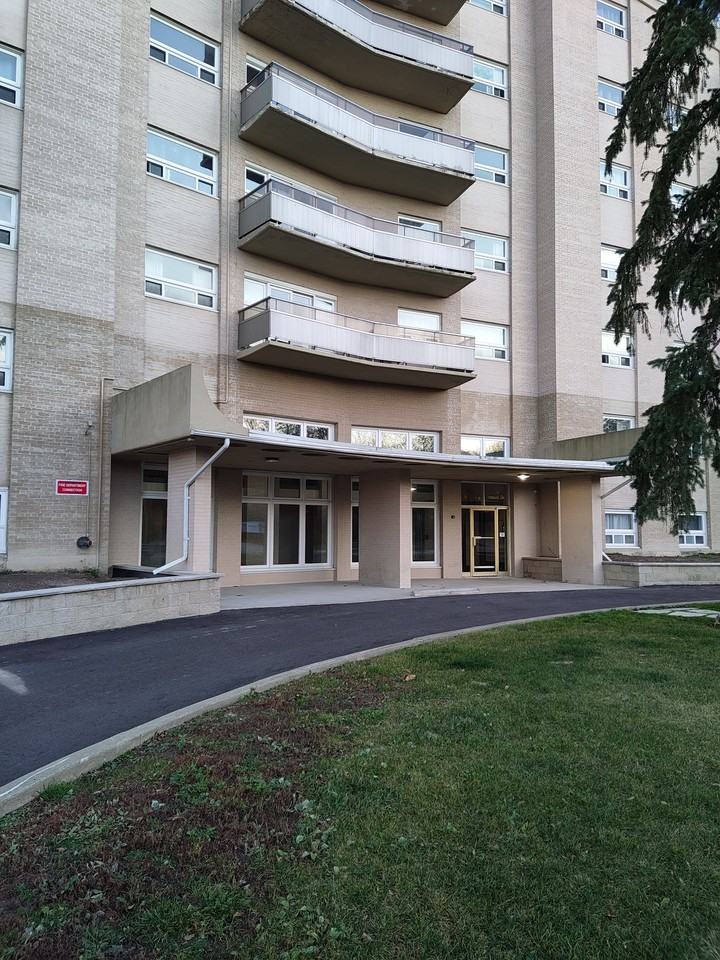 Squire Apartment Apartments 20 Tremont Drive, St. Catharines, ON L2T 3B1 Zumper