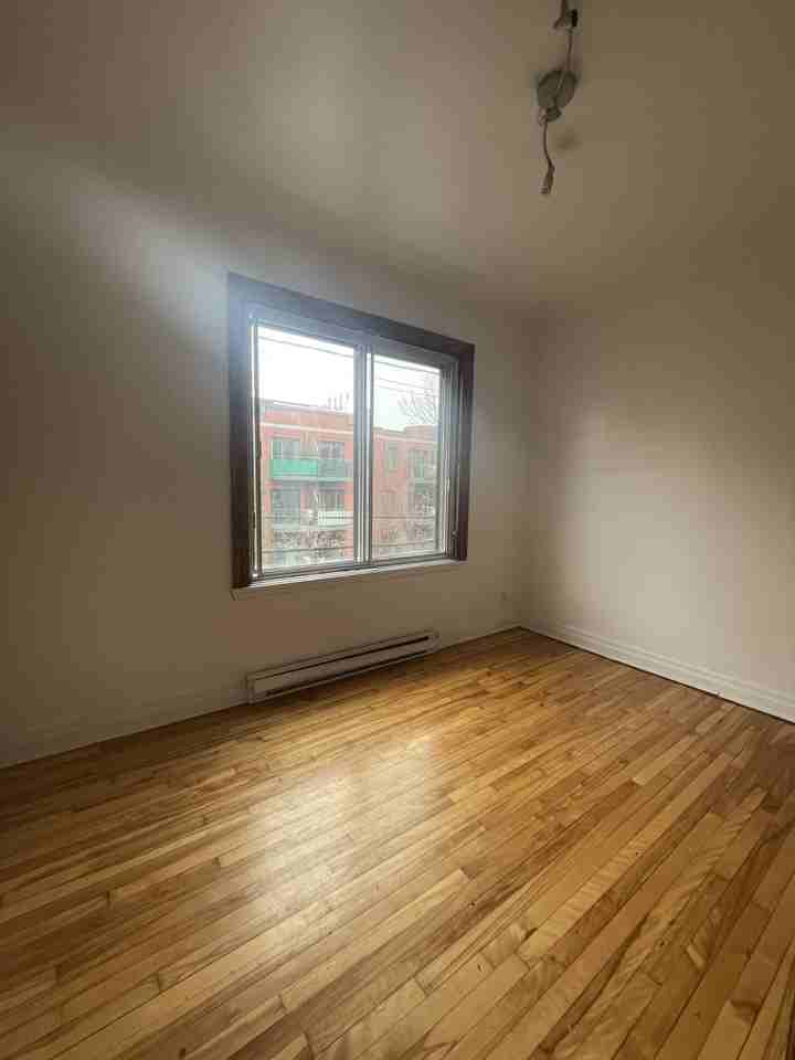 1960 Rue AlexandreDeSève, Montréal, QC H2L 2W3 2 Bedroom Apartment for