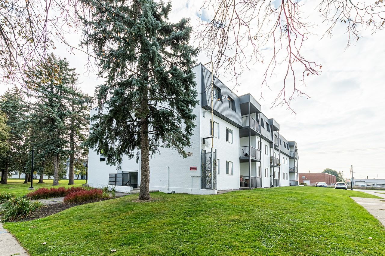 301 & 341 Traynor Ave. / 551 & 533 Vanier Dr. Apartments 341 Mona