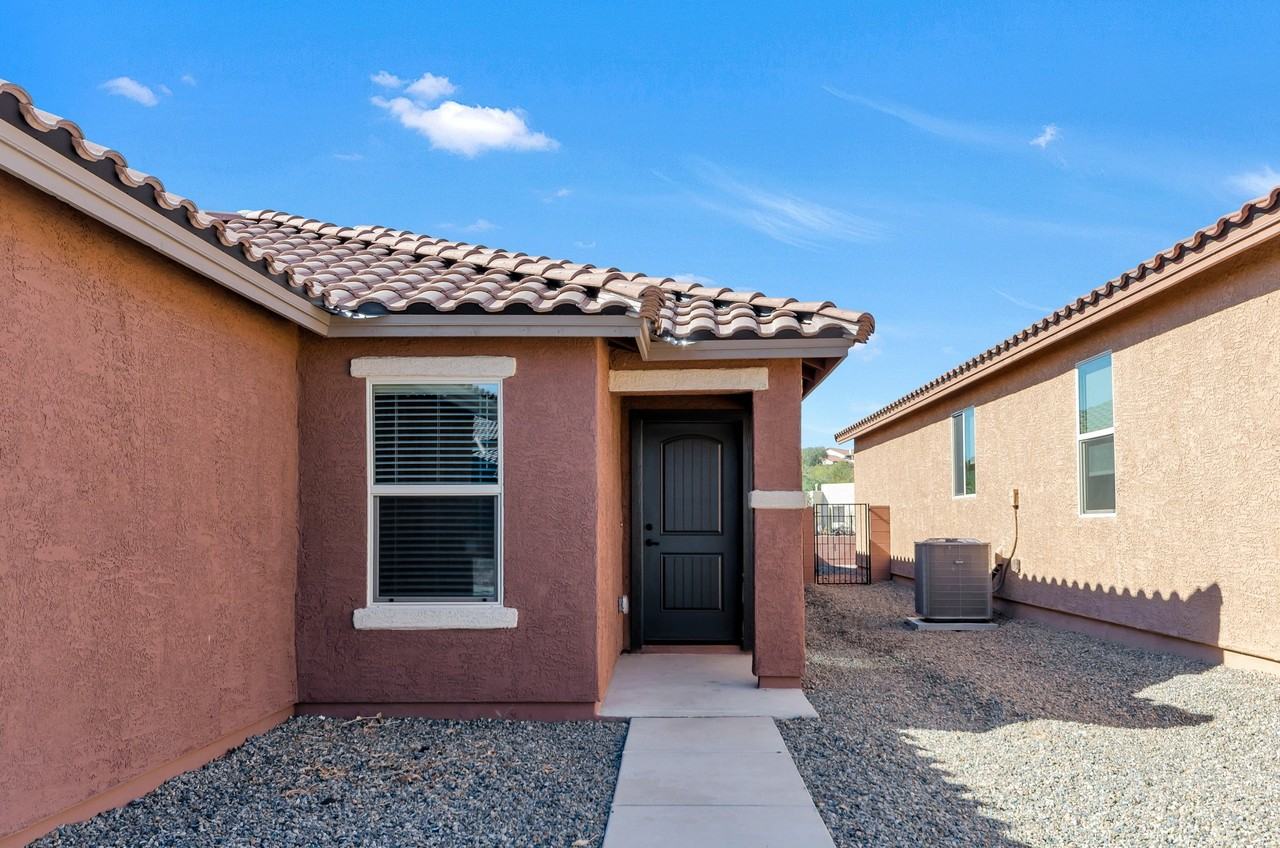 9221 N Peridot Vista Ave, Tucson, AZ 85742 3 Bedroom House for 1,950