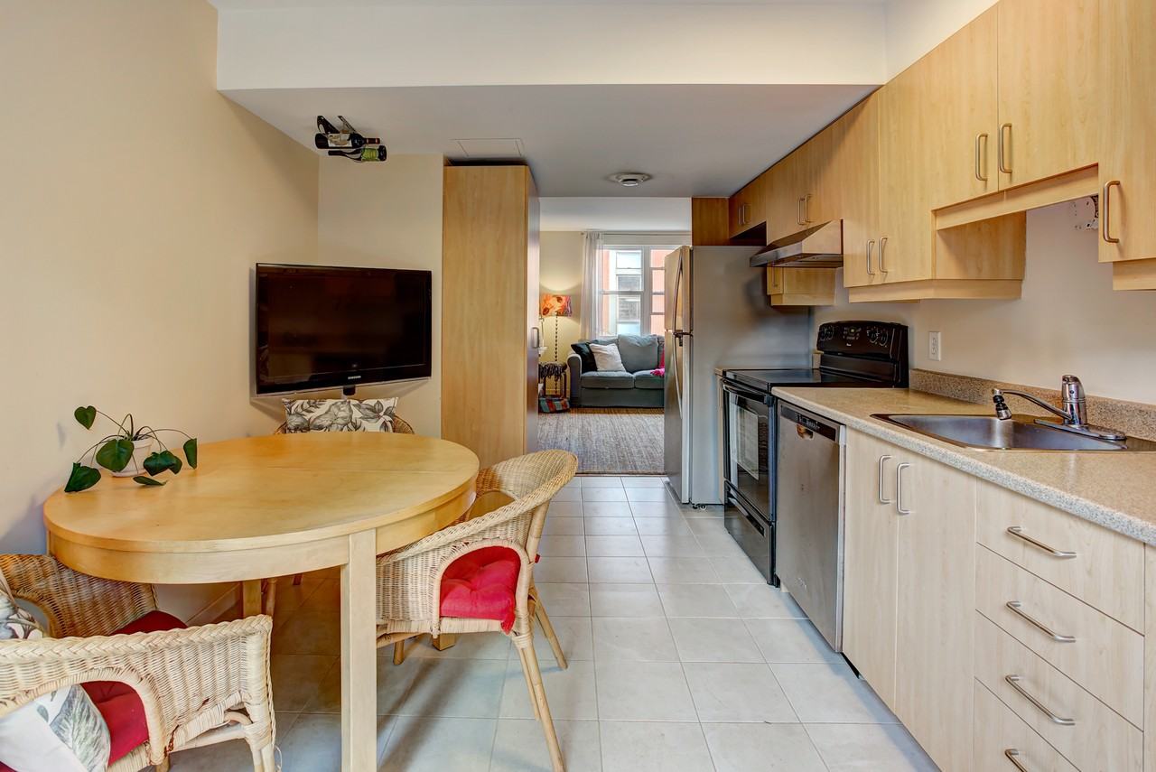 3951 Boulevard Cavendish 3, Montréal, QC H4B 2N4 3 Bedroom Condo for