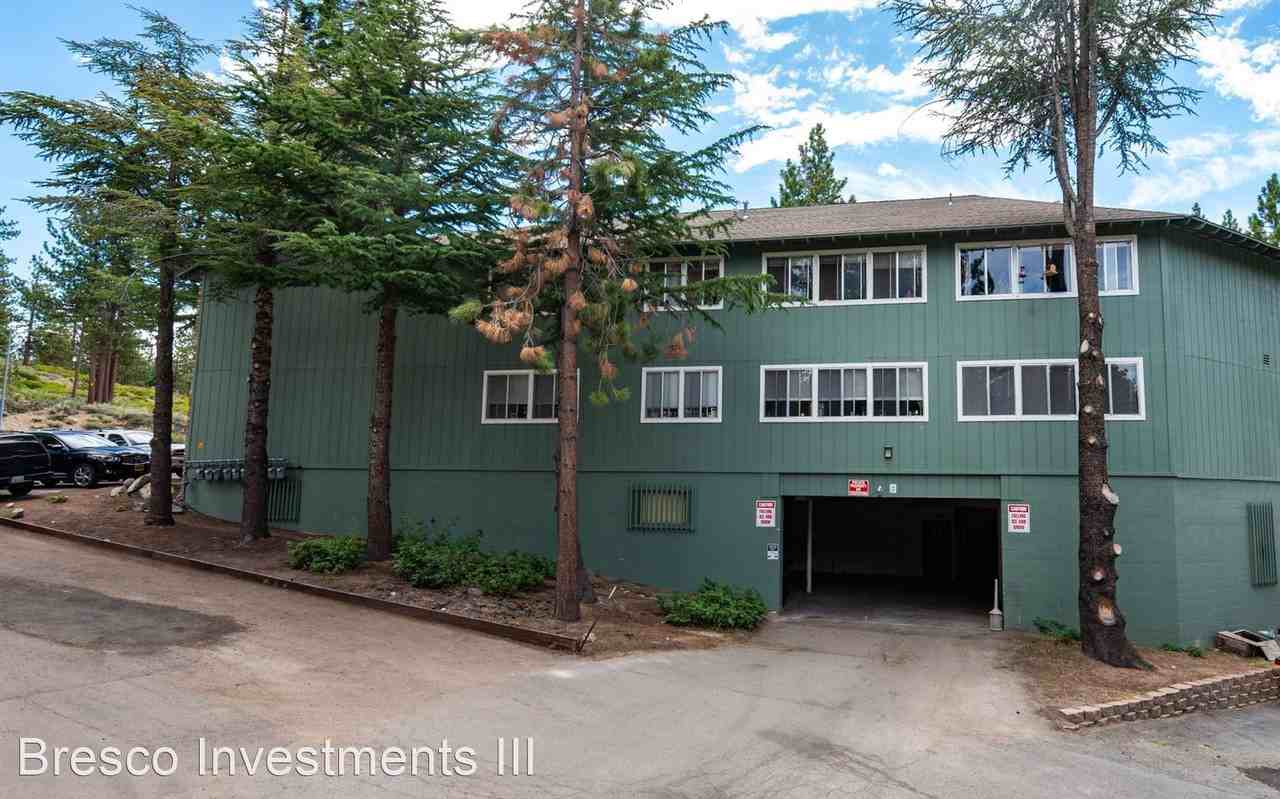 Rare Complex located conveniently behind Round Hill Square in walking