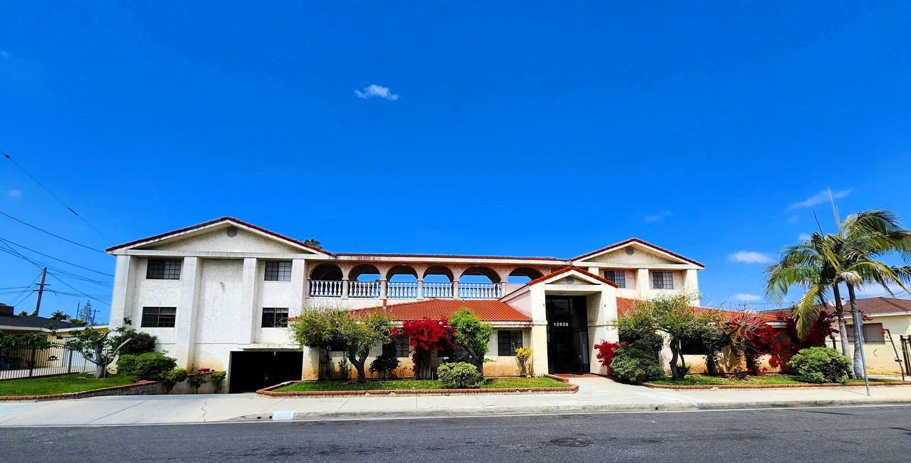 Villa Pacifica Apartments 13535 Chadron Avenue, Hawthorne, CA 90250 Zumper