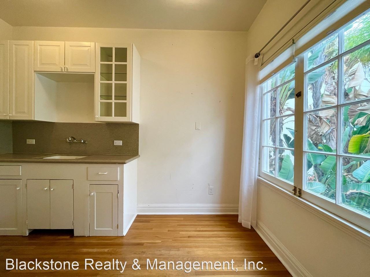 933 Ocean Ave Apartments in WilshireMontana, Santa Monica, CA 90403