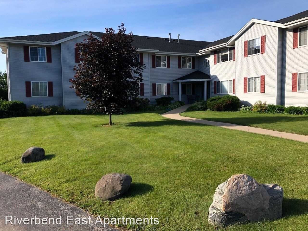 1004, 1008, 1034, 1040, 1046 Riverbend Drive Apartments in Hartford, WI