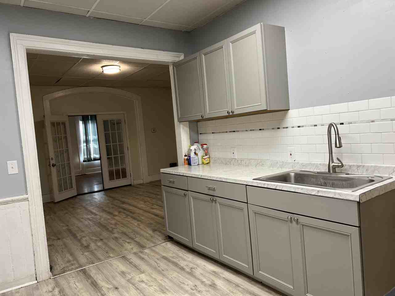 15 Park Pl 1, Schenectady, NY 12305 2 Bedroom Apartment for 1,150