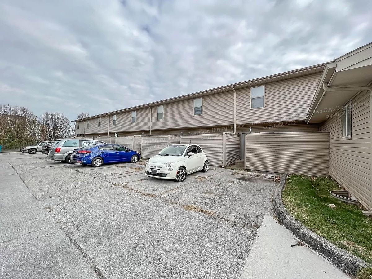 2323 East Cherry Street Apartments 2323 E Cherry St, Springfield, MO