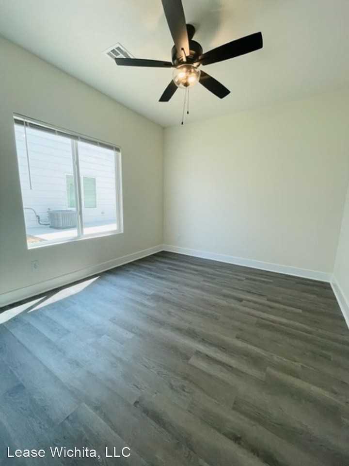 1644/46 S Hickory Creek Apartments in Rainbow Lakes West, Wichita, KS