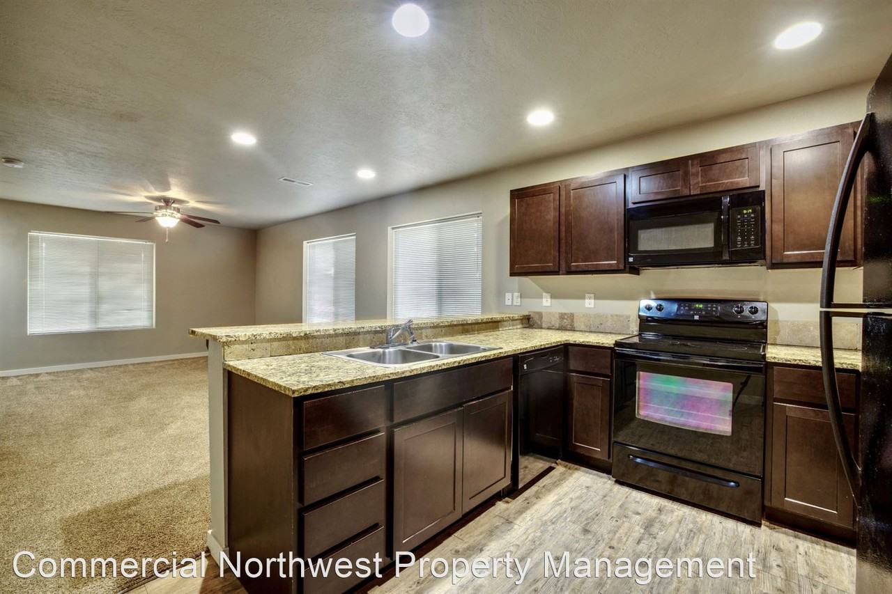 Bowery Point Townhomes Get 1 Month FREE! Apartments 10701 W Jewell