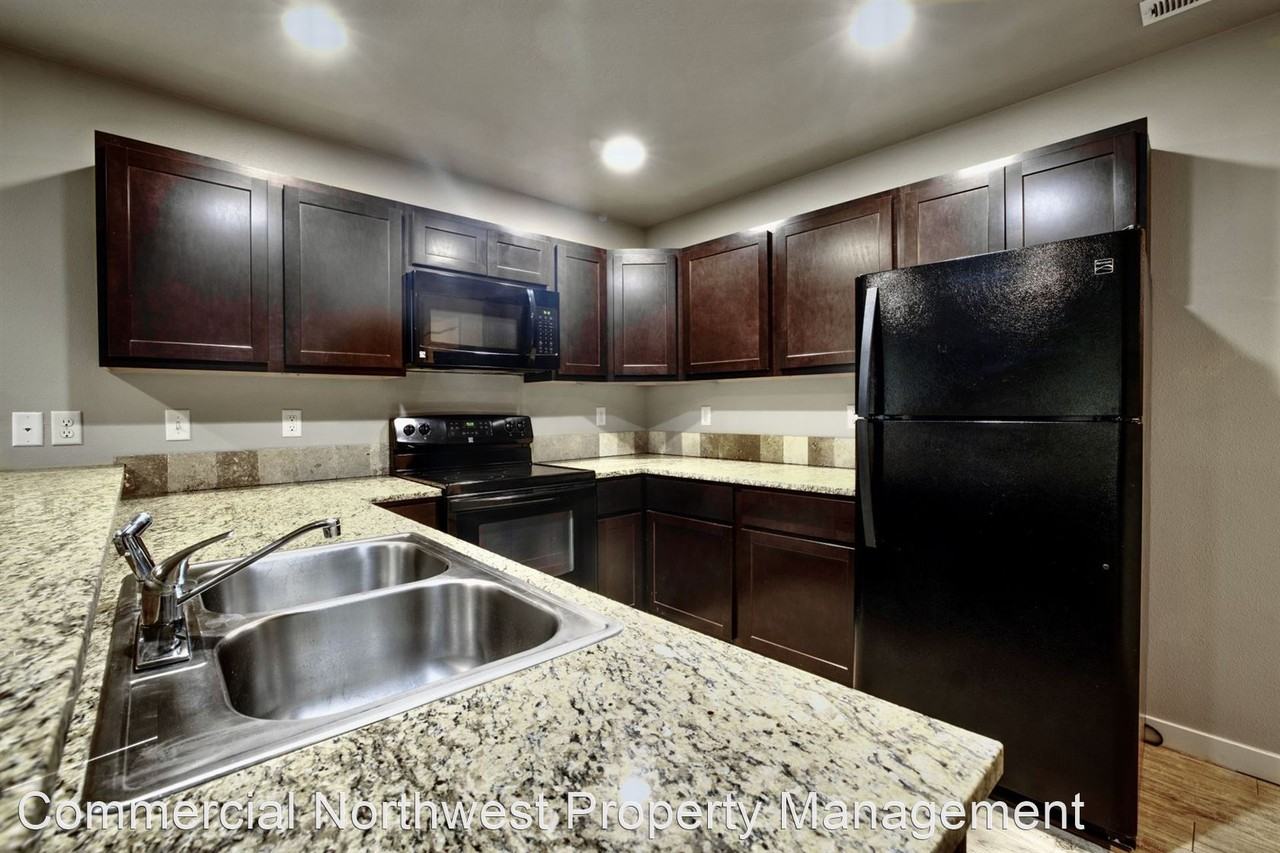 Bowery Point Townhomes Get 1 Month FREE! Apartments 10701 W Jewell