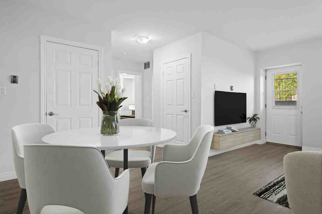 Lakeside Landing Residences at 3962 Lakeshore Road Apartments 3962