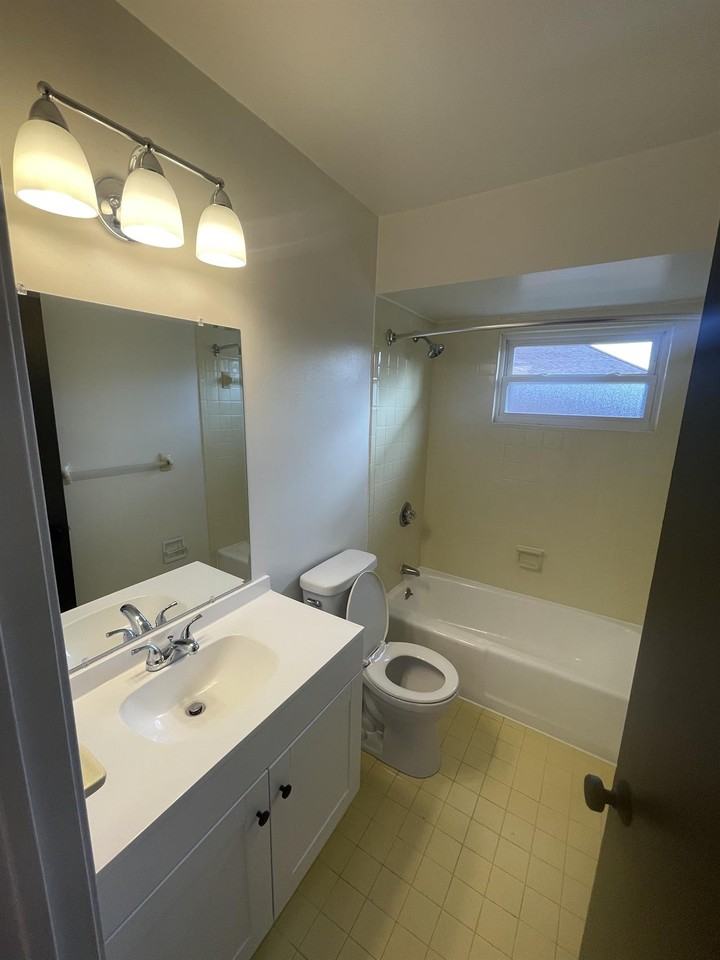 1824 Mears Avenue Apartments 1824 Mears Ave, Cincinnati, OH 45230