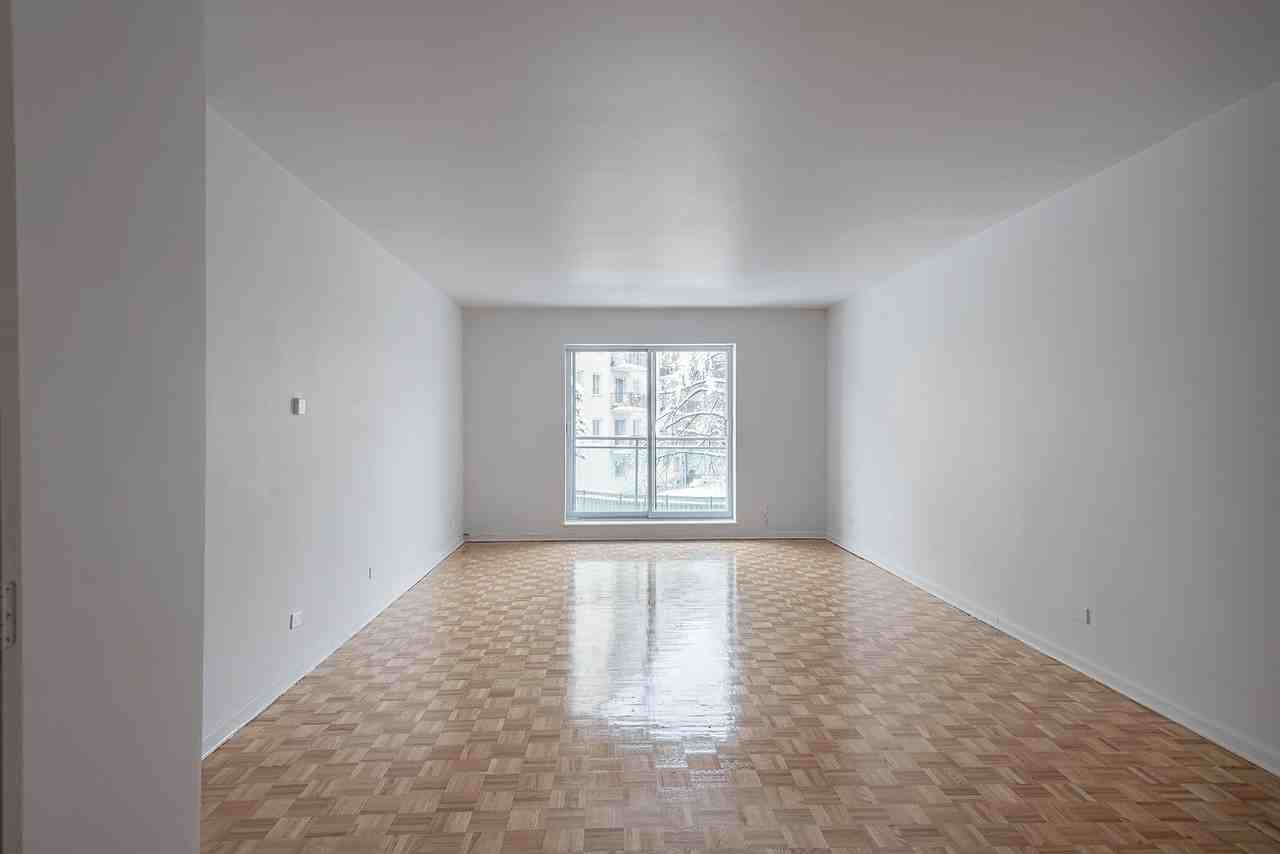 2460 Benny Crescent Apartments 2260 Av Benny, Montréal, QC H4B 2R4