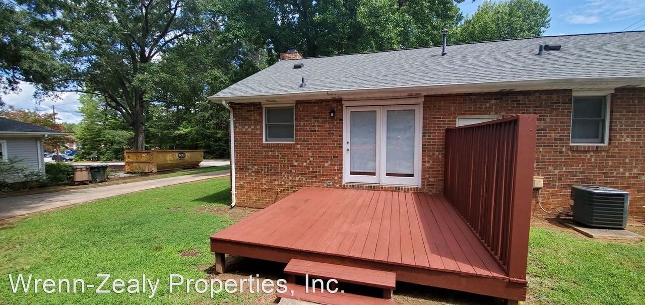 2200 West Cone Blvd Apartments 2200 W Cone Blvd, Greensboro, NC 27408