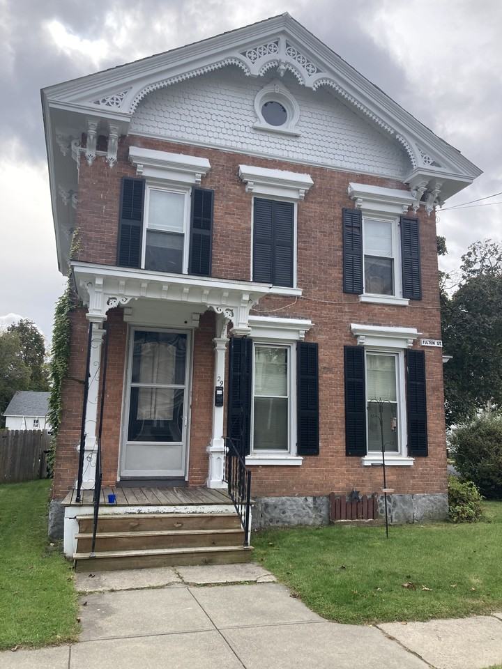 29 Fulton St UPSTAIRS, Glens Falls, NY 12801 2 Bedroom Apartment for