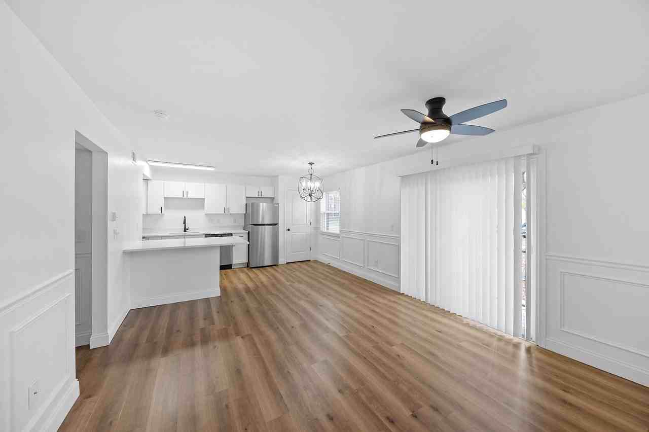 Modern, Well Appointed & Freshly Renovated 2 Bedroom Apartment Minutes