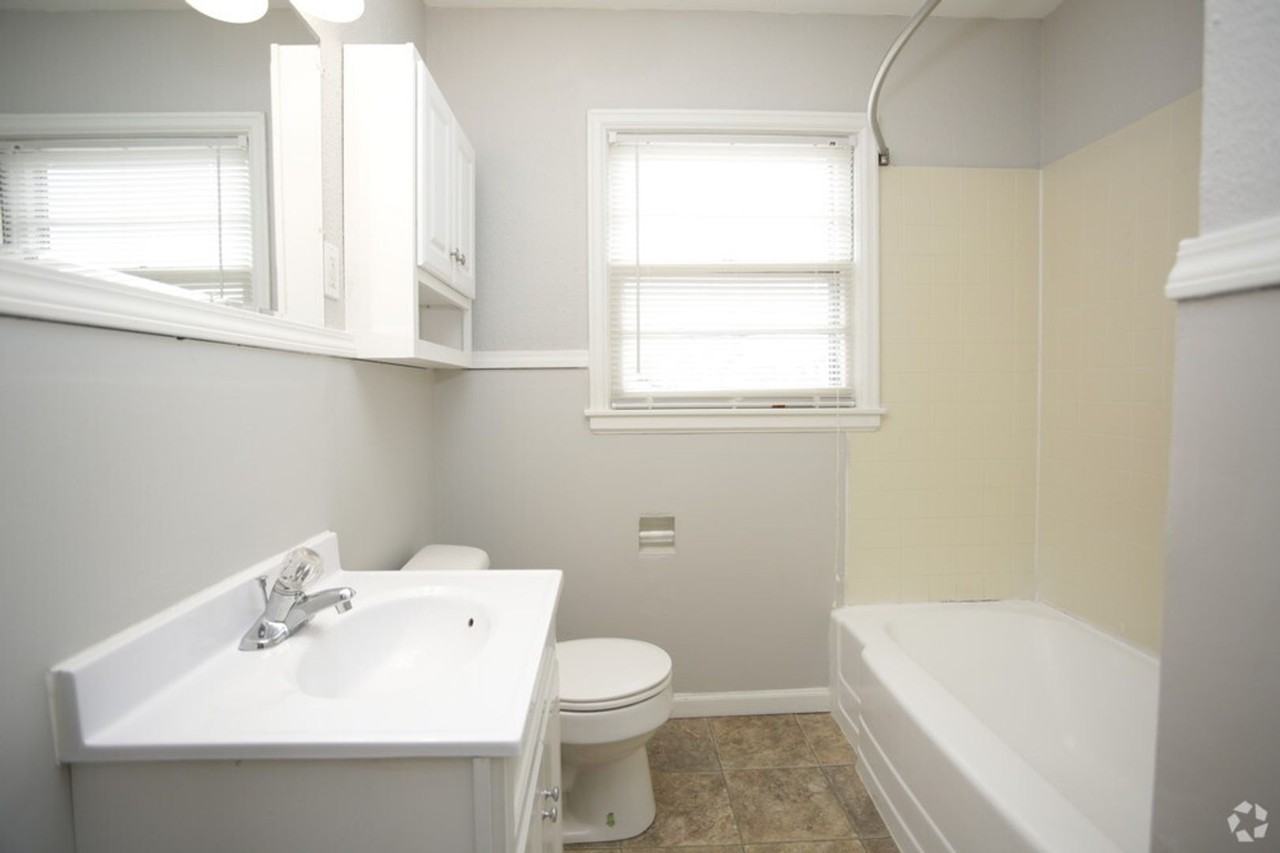 Edgemoor Townhomes Apartments 5523 Plaza Ln, Wichita, KS 67208 Zumper