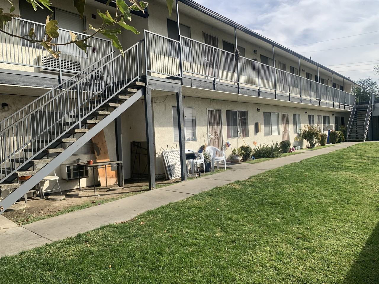 2Level apartment complex in gated community close to Highland/Waterman