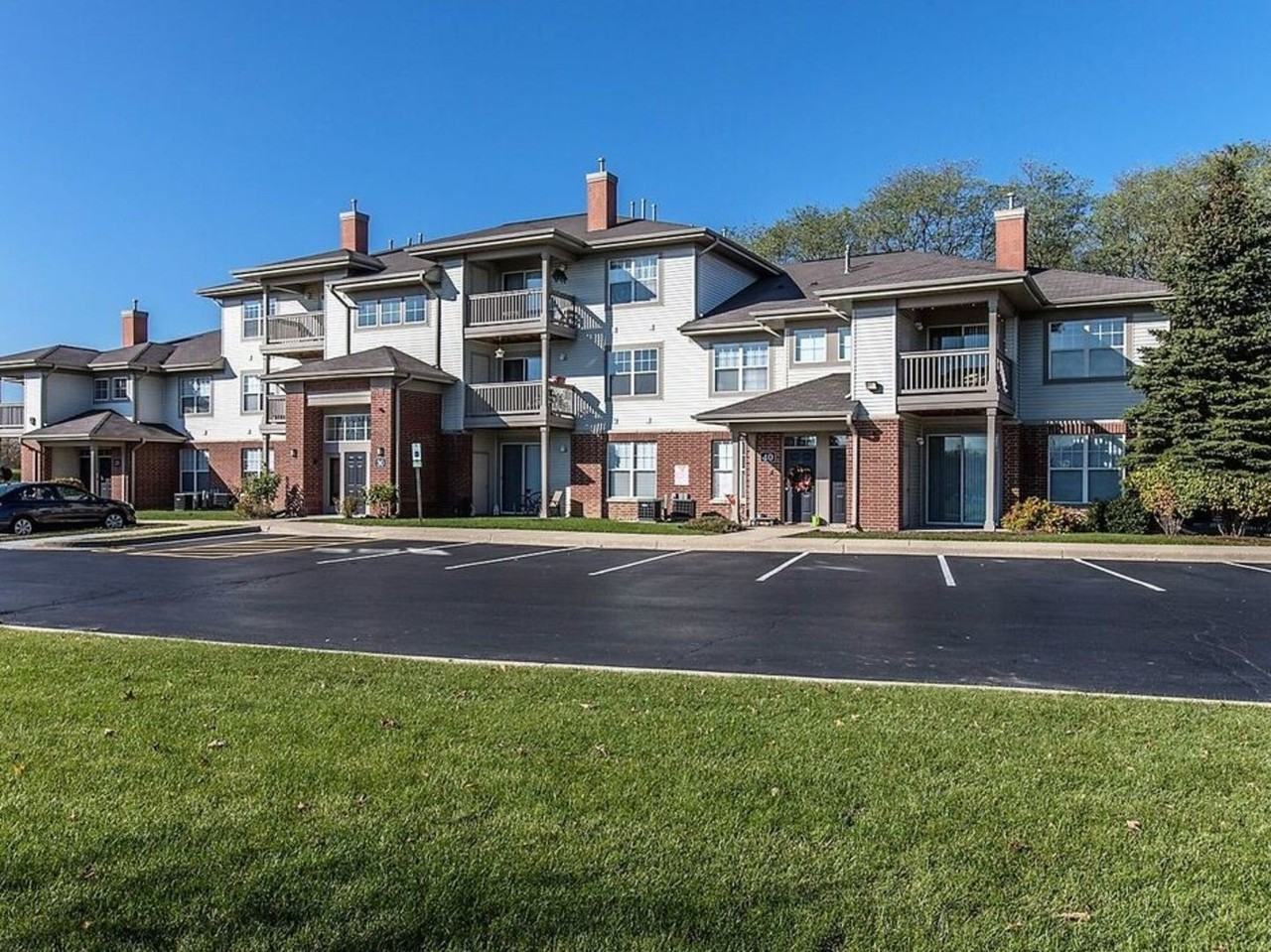 45 Woodlake Blvd 2806, Gurnee, IL 60031 1 Bedroom Apartment for 2,247
