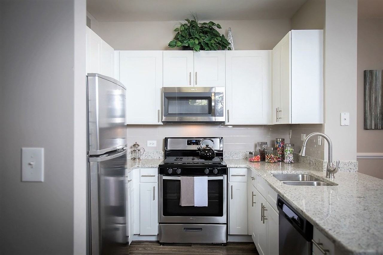 45 Woodlake Blvd 2806, Gurnee, IL 60031 1 Bedroom Apartment for 2,247