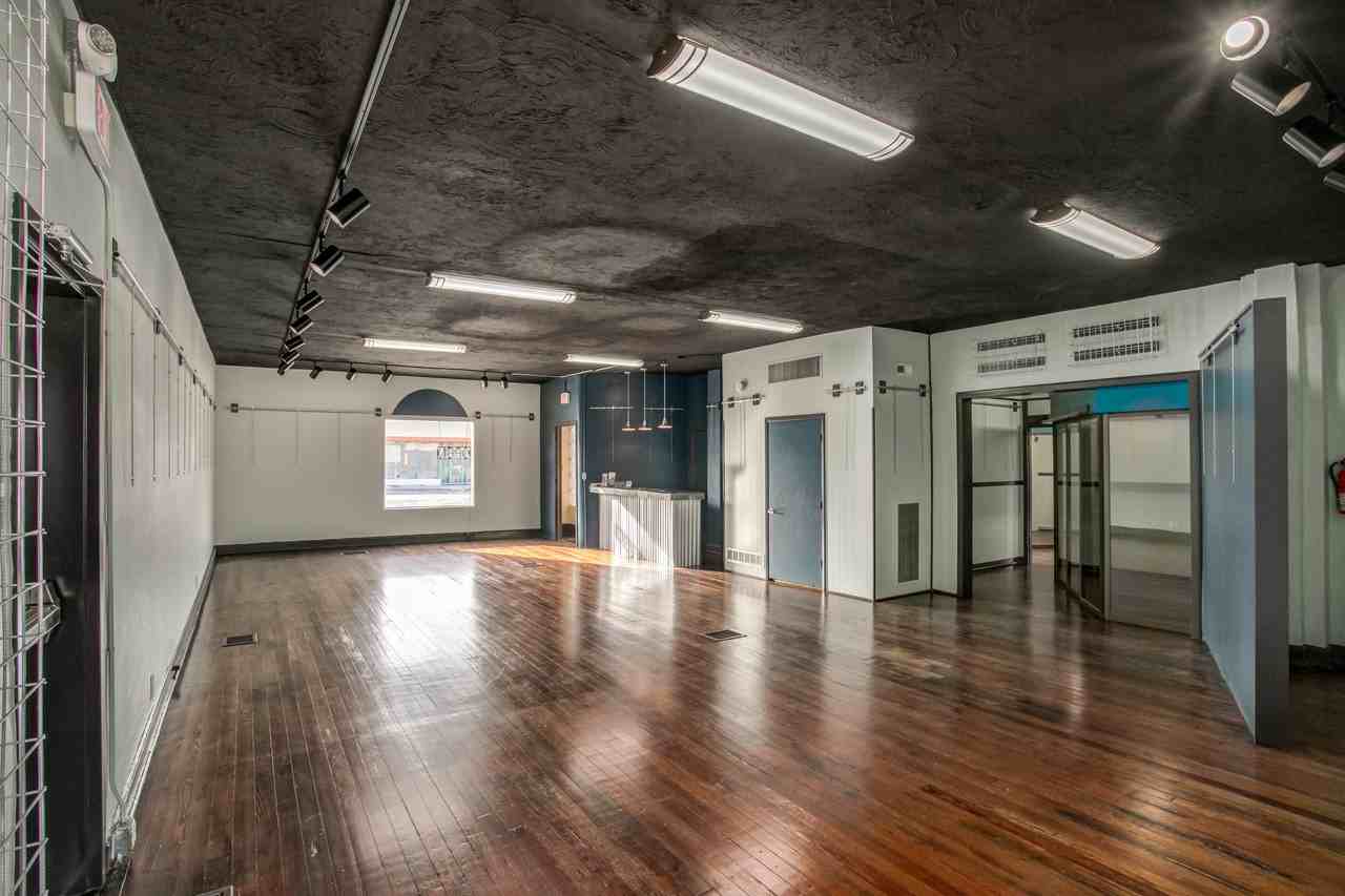 10922 E Winner Rd (Englewood Row & Art Studios ) Indep MO 6 Apartments