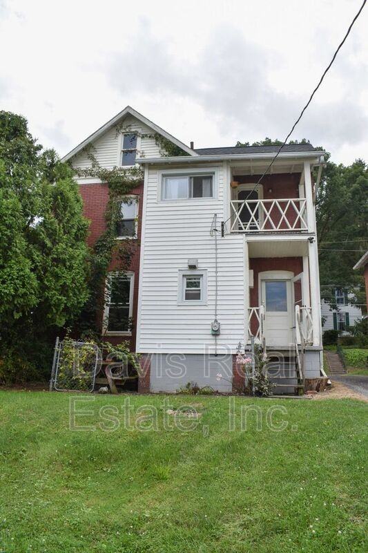 124 N Fairview St, Lock Haven, PA 17745 4 Bedroom House for 1,100