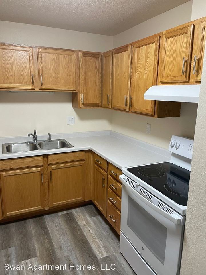 All one level, beautifully renovated units! Apartments 800 Fairfield