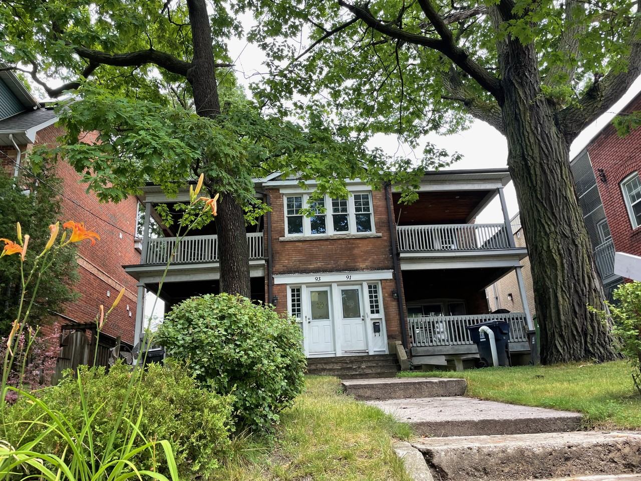 Renovated 3 bedroom steps to beach Apartments 93 Beech Avenue