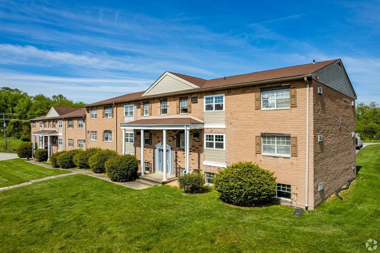 West Hills Village Apartments 154 W Hills Dr, Greensburg, PA 15601