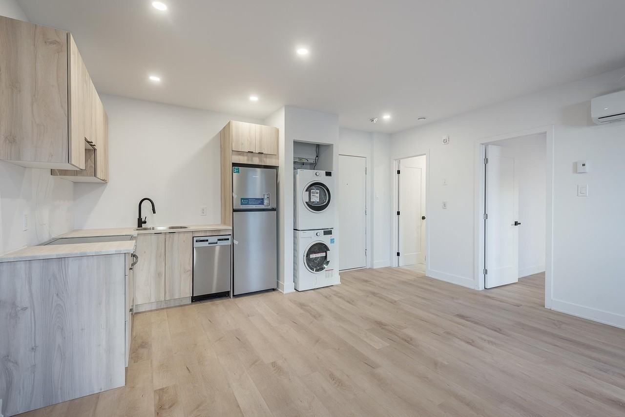 1221 Saint Hubert Apartments 1421 Rue SaintHubert, Montréal, QC H2L