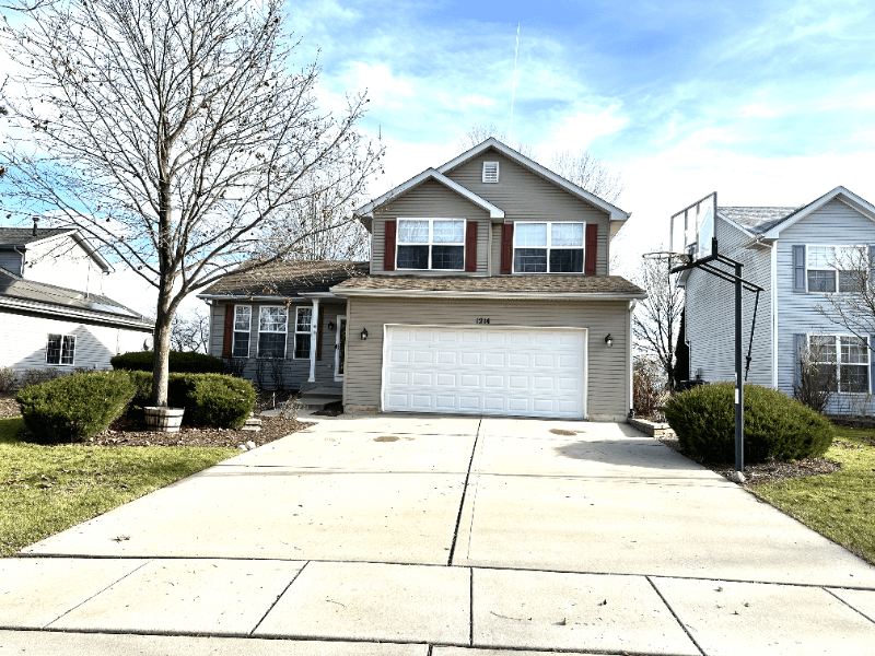1214 Betty Dr, Plainfield, IL 60586 5 Bedroom House for 2,500/month