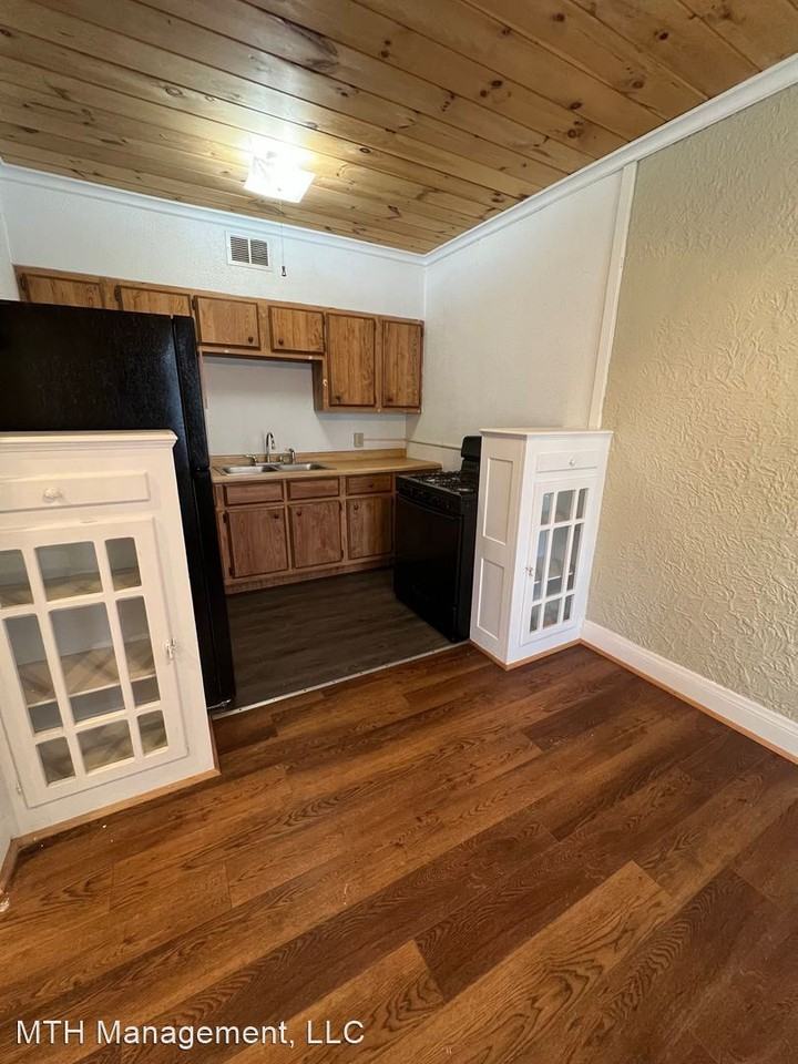 133 & 143 N Riverview Drive Apartments in Parchment, Parchment, MI 49004 Zumper