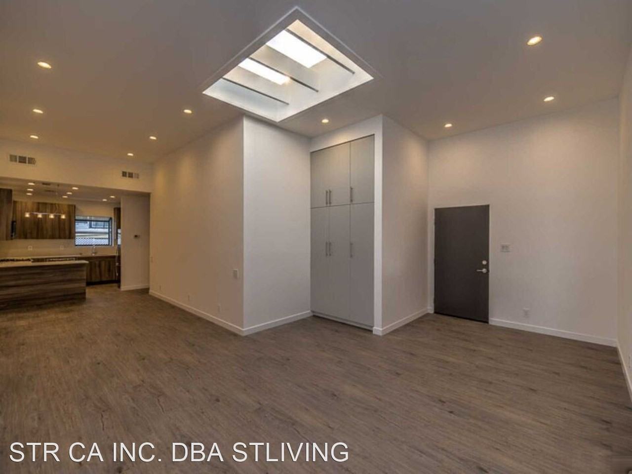 Come home to this Modern 2bedroom Townhome in West Hollywood