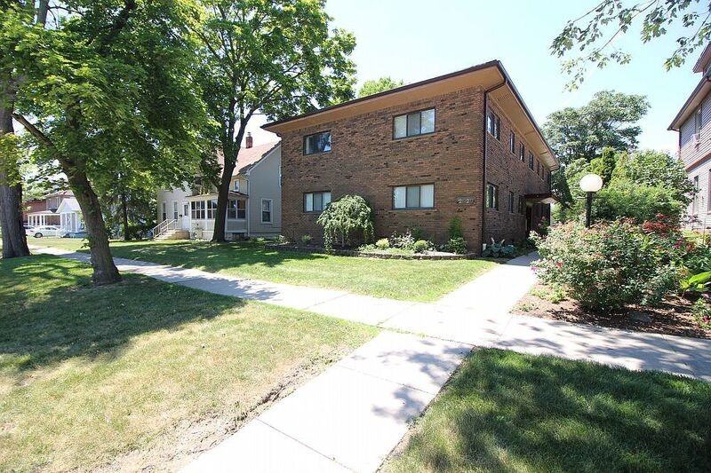 2820 Riverside Dr, Woodhaven, MI 48183 1 Bedroom Apartment for 895/month Zumper