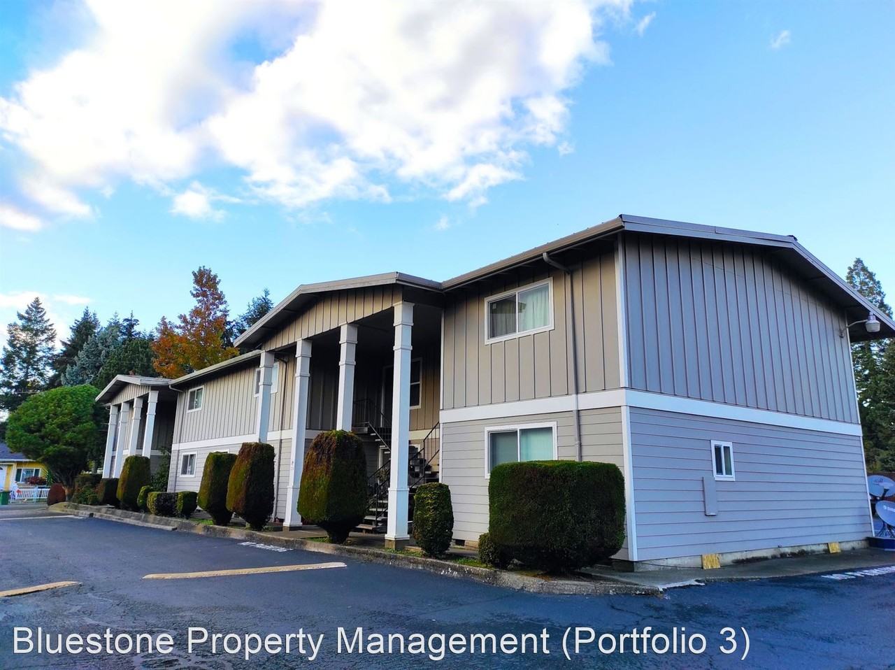 Krebs Apartments 811 811 Young St./286290 Gatch St., Woodburn, OR