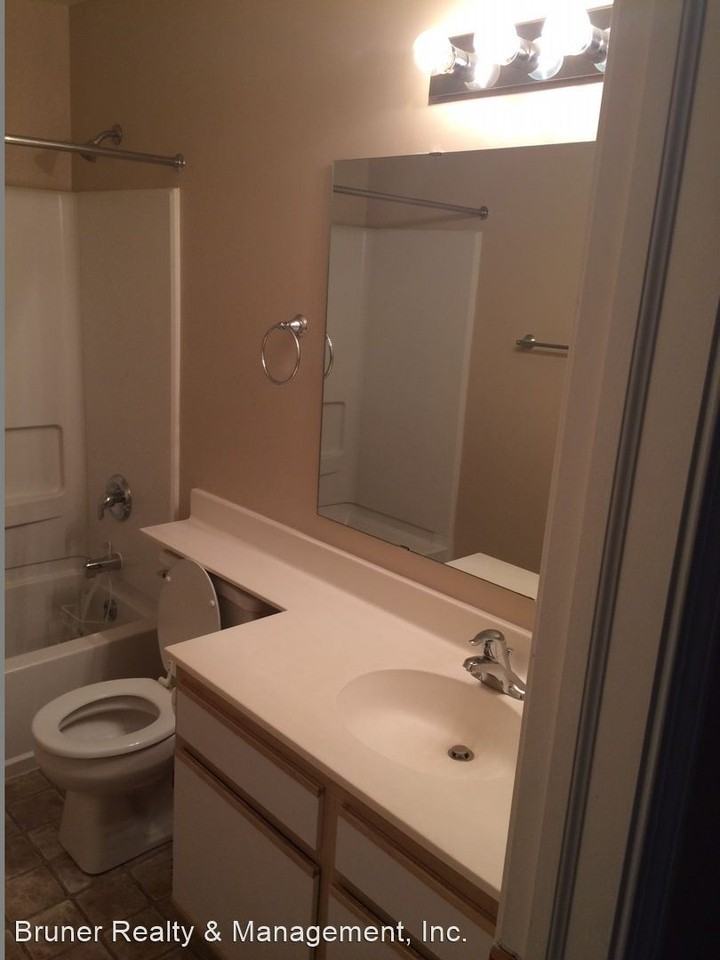 Harbor House Drive & Flagship Drive Apartments in Madison, WI 53719