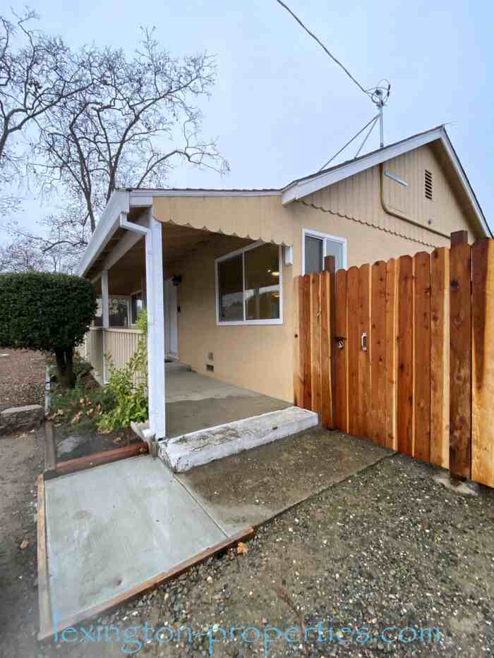 5933 Landis Ave, Carmichael, CA 95608 3 Bedroom House for 2,200/month