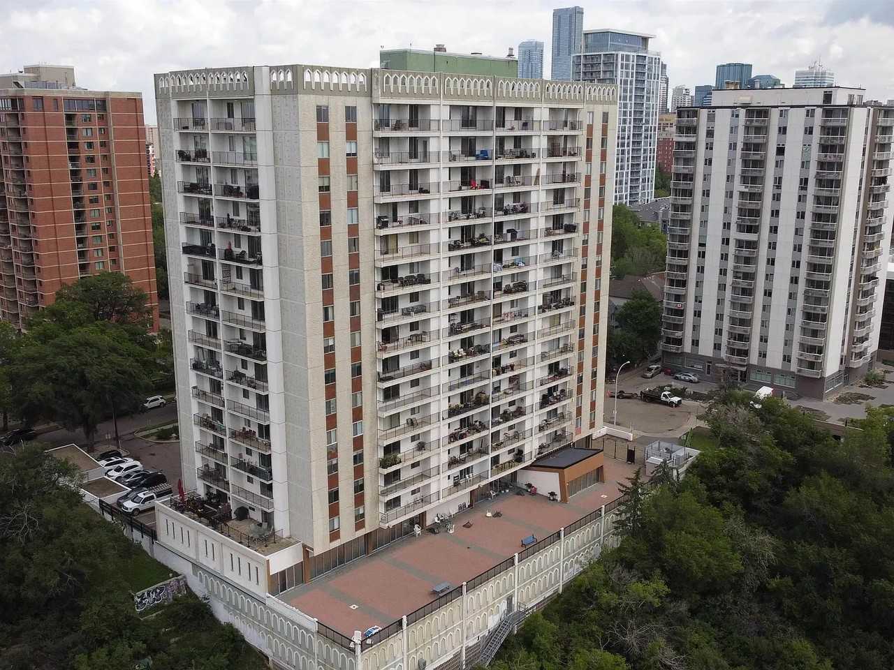 2 Bedroom 1 Bathroom in the Valhalla Apartments 11307 99 Ave Nw